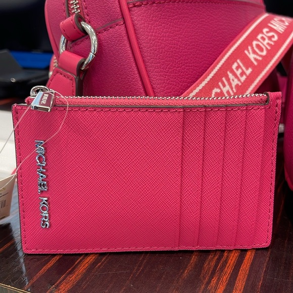 Michael Kors Jet Set Travel Medium Leather Card Case
Dragonfruit Silver 
NWT - Picture 1 of 16